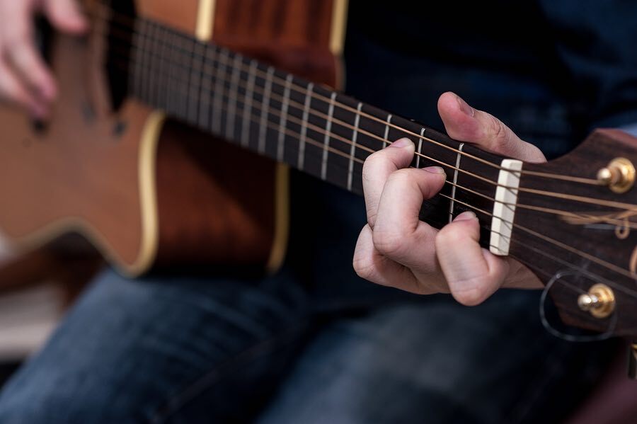 10 Effective Ways to Change Chords Easily - GUITARHABITS
